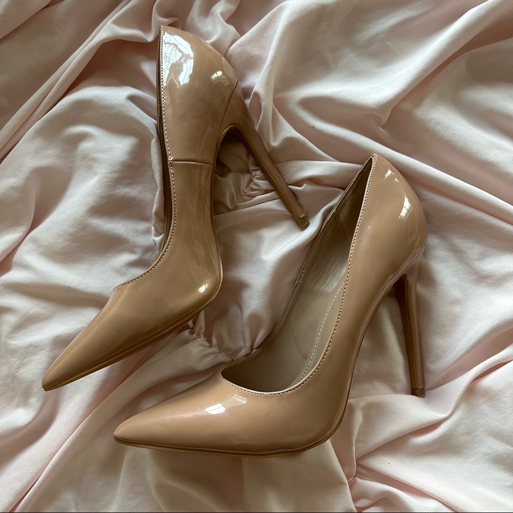 Lola Shoetique Nude Pointed Toe Heels